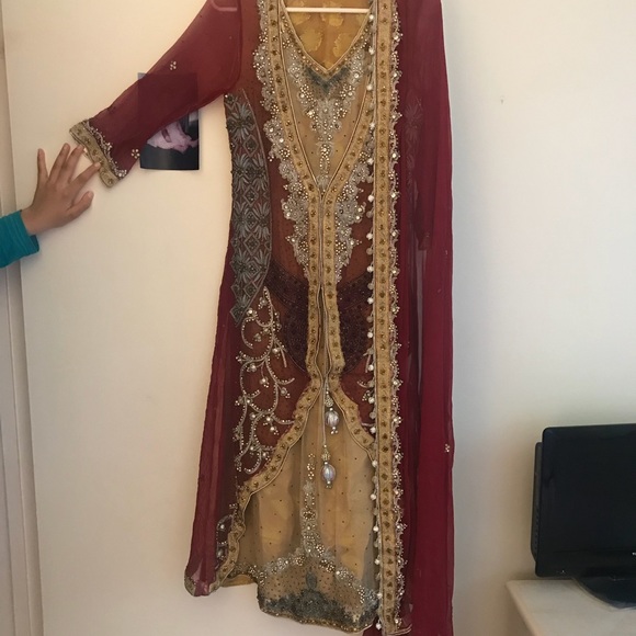 Red and gold Pakistani party wear. - Picture 1 of 8